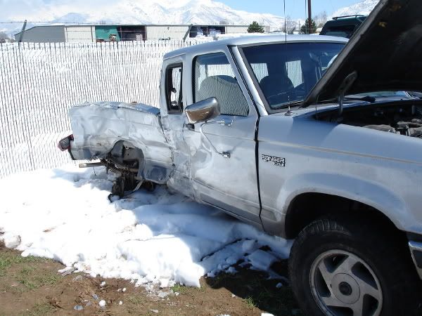 wrecked_truck003.jpg
