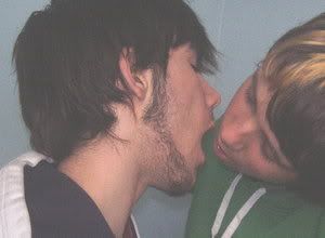 <img:http://i11.photobucket.com/albums/a154/xcore_tragedy/Bailey_and_Liam_kissing_by_HybridZi.jpg>