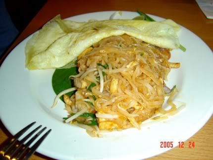 Fried Glass Noodle - Underneath the egg spread