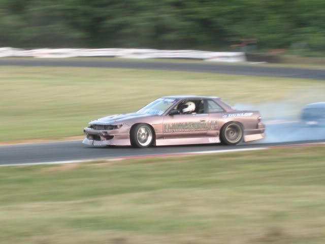 IMAGE: http://i11.photobucket.com/albums/a158/civicexracer/Hyperfest%2007/Drifting/IMG_0656.jpg
