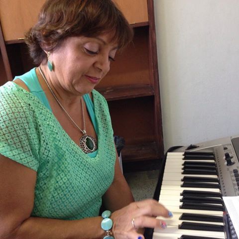 photo tn_Tocando teclado_1.jpg