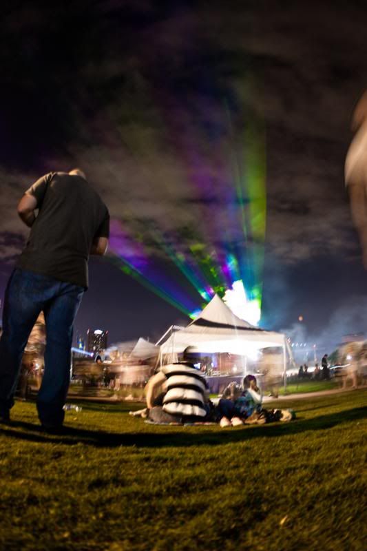 IMAGE: http://i11.photobucket.com/albums/a175/ninobrn99/lightshow_zps64d9f8e6.jpg