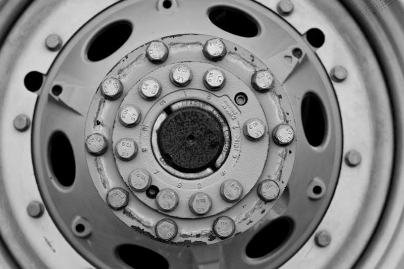 IMAGE: http://i11.photobucket.com/albums/a175/ninobrn99/lugs_zpsb3b0505a.jpg