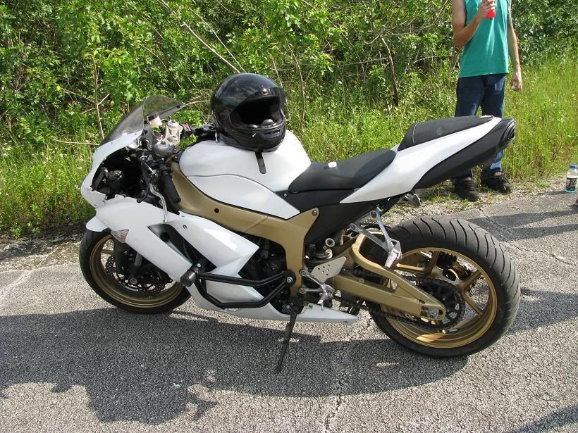 FS: 2007 Kawasaki zx6r white and gold