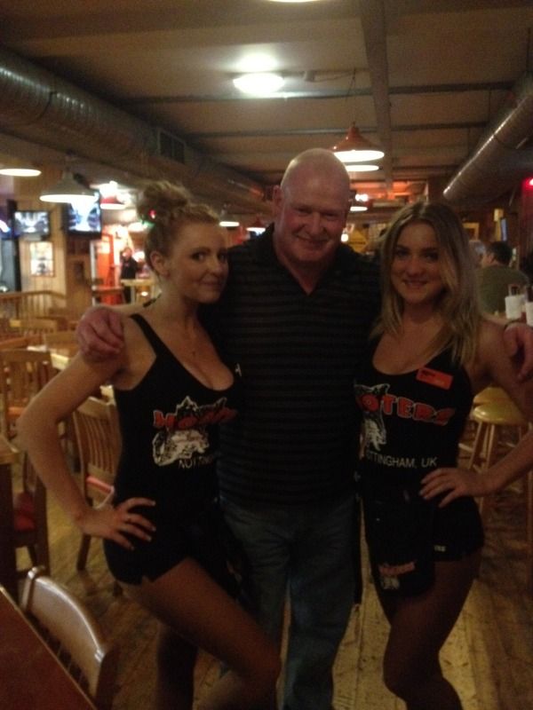 Hooters.jpg