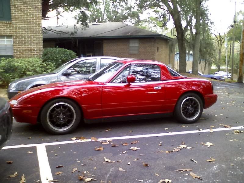 [http://i11.photobucket.com/albums/a181/choltzapple/miata.jpg]