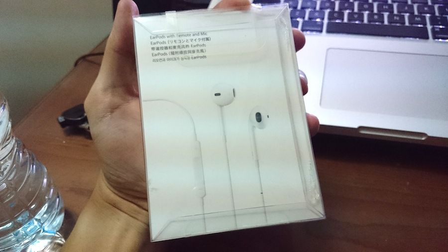 Tai nghe Sennheiser CX 400-II và EarPods (có Mic + Volume control) của Apple. - 1