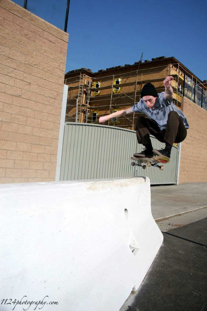 IMAGE: http://i11.photobucket.com/albums/a189/AGENT5150/SKATE%20PICS/antskate-1.jpg