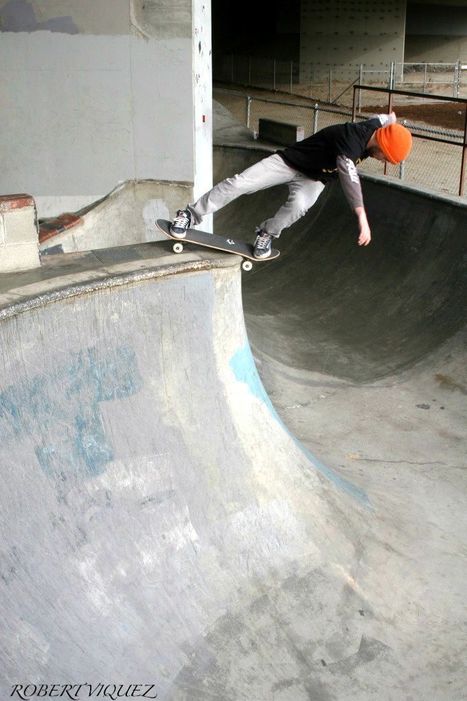 IMAGE: http://i11.photobucket.com/albums/a189/AGENT5150/SKATE%20PICS/skate-2.jpg