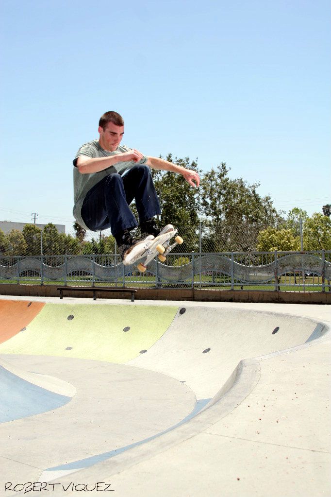 IMAGE: http://i11.photobucket.com/albums/a189/AGENT5150/SKATE%20PICS/skate5-20011.jpg