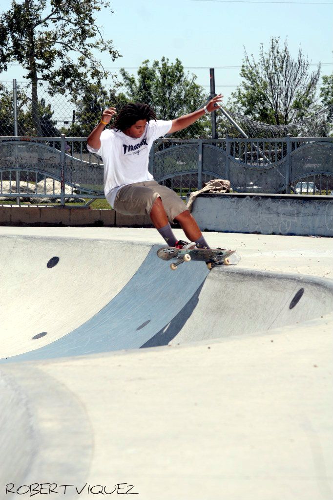 IMAGE: http://i11.photobucket.com/albums/a189/AGENT5150/SKATE%20PICS/skate5-20018-1.jpg