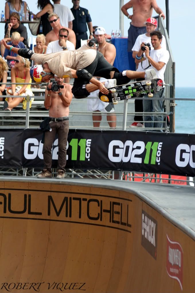 IMAGE: http://i11.photobucket.com/albums/a189/AGENT5150/SKATE%20PICS/soulBowl2008855.jpg