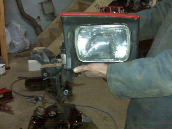 http://i11.photobucket.com/albums/a192/simplemind7/headlight.jpg