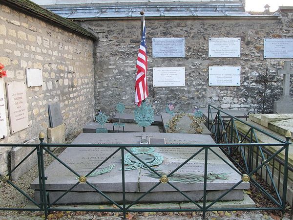 Lafayette_Grave_WikipediaB.jpg