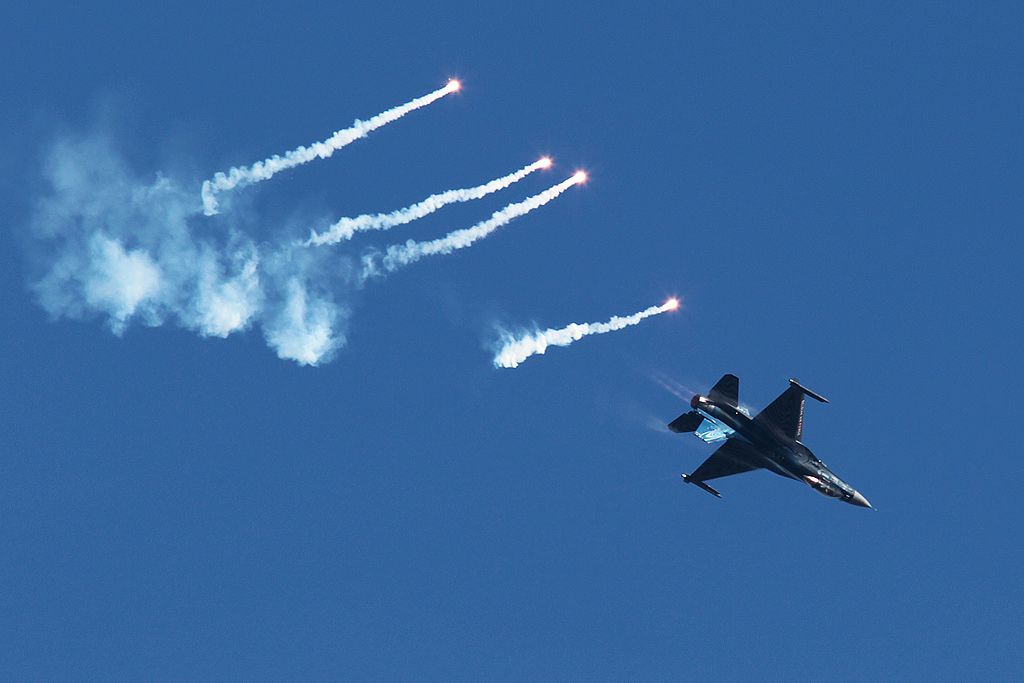 http://i11.photobucket.com/albums/a197/F86/airshow%202011/EH5G0041.jpg