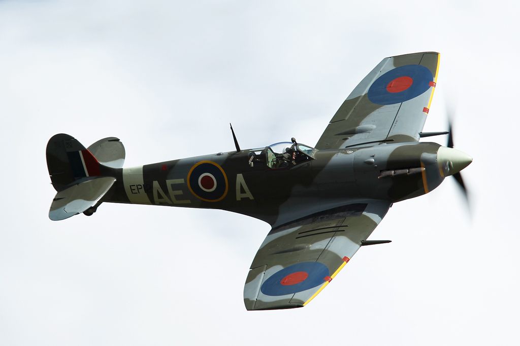 http://i11.photobucket.com/albums/a197/F86/airshow%202011/EH5G3841.jpg