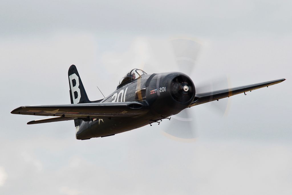http://i11.photobucket.com/albums/a197/F86/airshow%202011/EH5G4668.jpg
