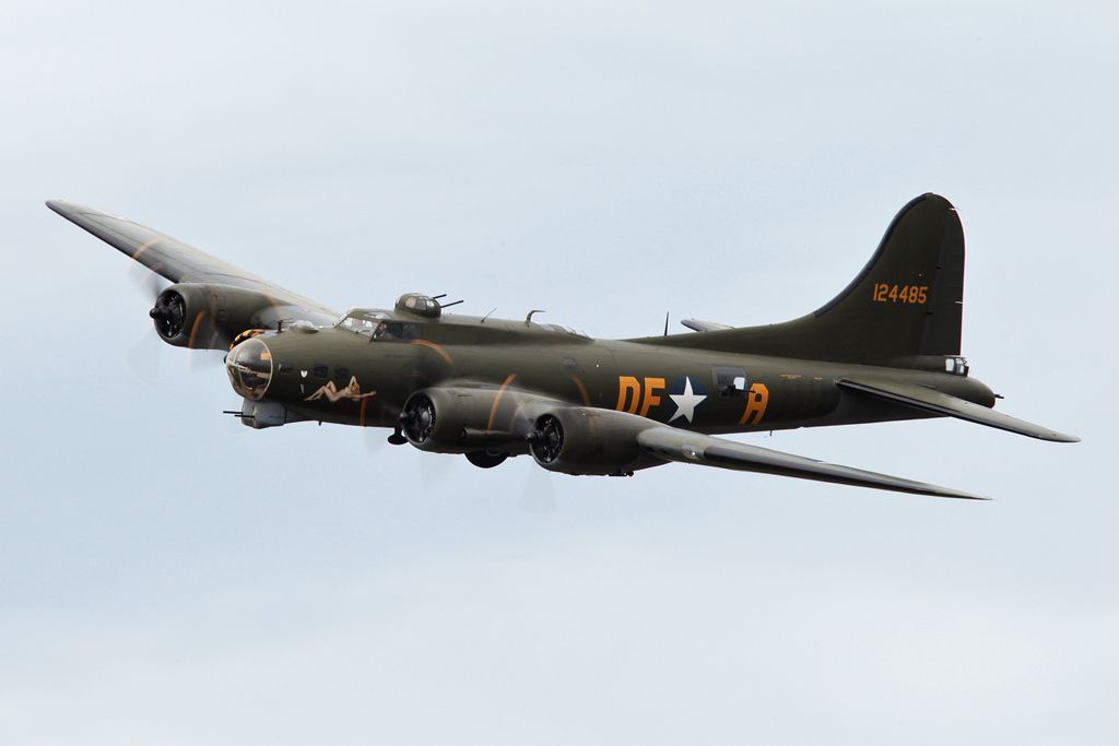 http://i11.photobucket.com/albums/a197/F86/airshow%202011/EH5G6735.jpg