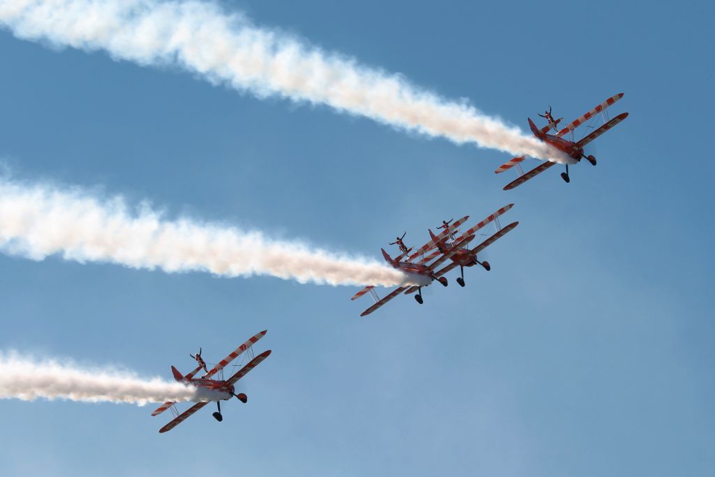 http://i11.photobucket.com/albums/a197/F86/airshow%202011/EH5G7019.jpg