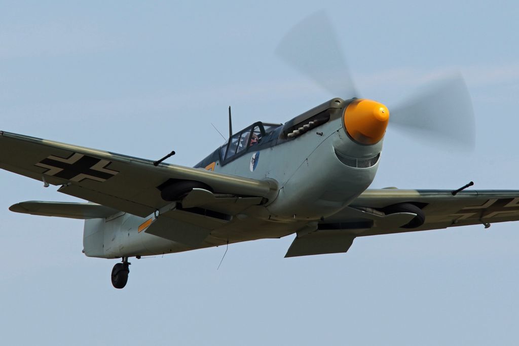 http://i11.photobucket.com/albums/a197/F86/airshow%202011/EH5G8841.jpg