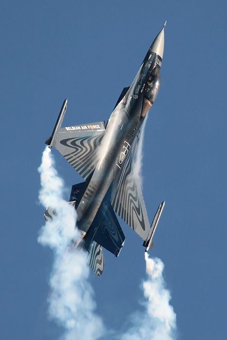 http://i11.photobucket.com/albums/a197/F86/airshow%202011/EH5G9560.jpg