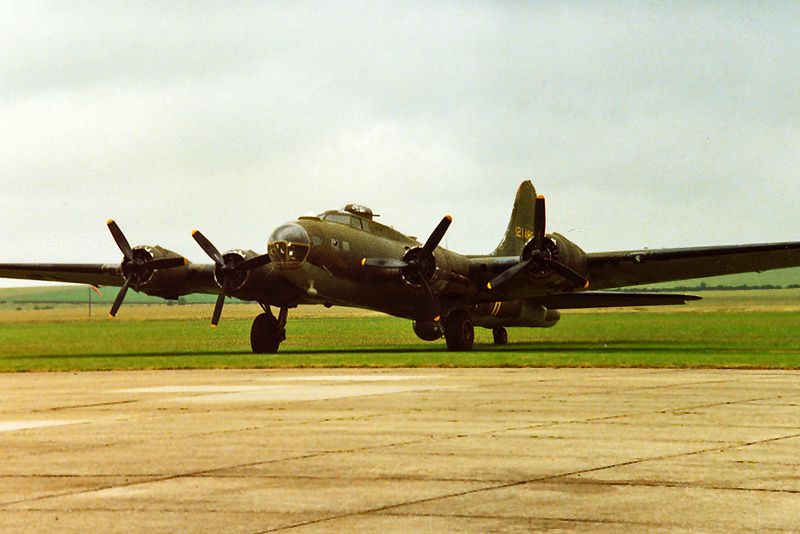 http://i11.photobucket.com/albums/a197/F86/airshow%202011/Scan-110314-0001.jpg