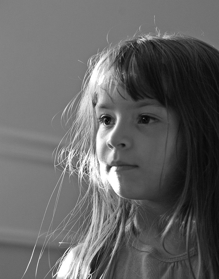 IMAGE: http://i11.photobucket.com/albums/a198/chaman3872/VivianaPortraitwindowlight.jpg