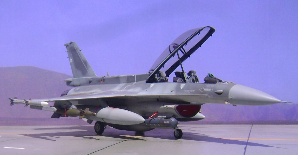 F-16DFACH141.jpg