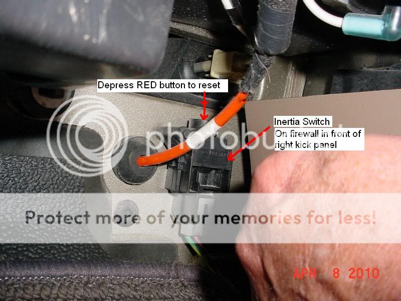 2000 Ford focus fuel pump reset button