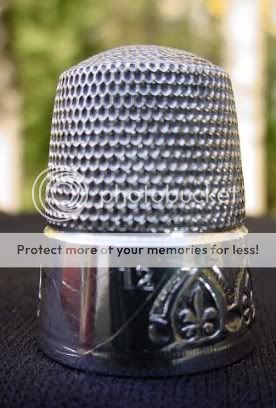 nifty fine FLEUR DE LIS SIMONS STERLING THIMBLE size 12  