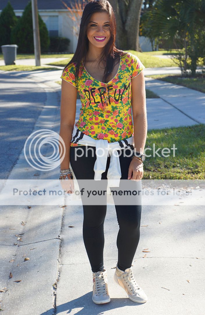  photo look_do_dia_t_shirt_amarela_floral_Legging_preta_tenis_mickey_coca_cola_jeans_evelyn_regly6.jpg