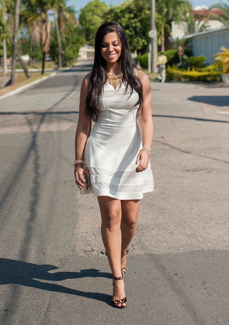  photo look_vestido_branco_sandalia_animal_print.jpg