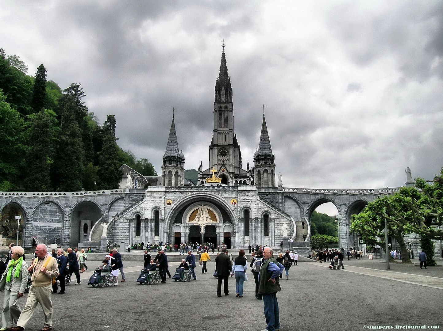 Basilica of the rosary, Lourdes, south France - 31.05.2005: danperry ...