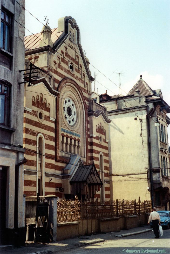 photo z2-BeitKneset.jpg