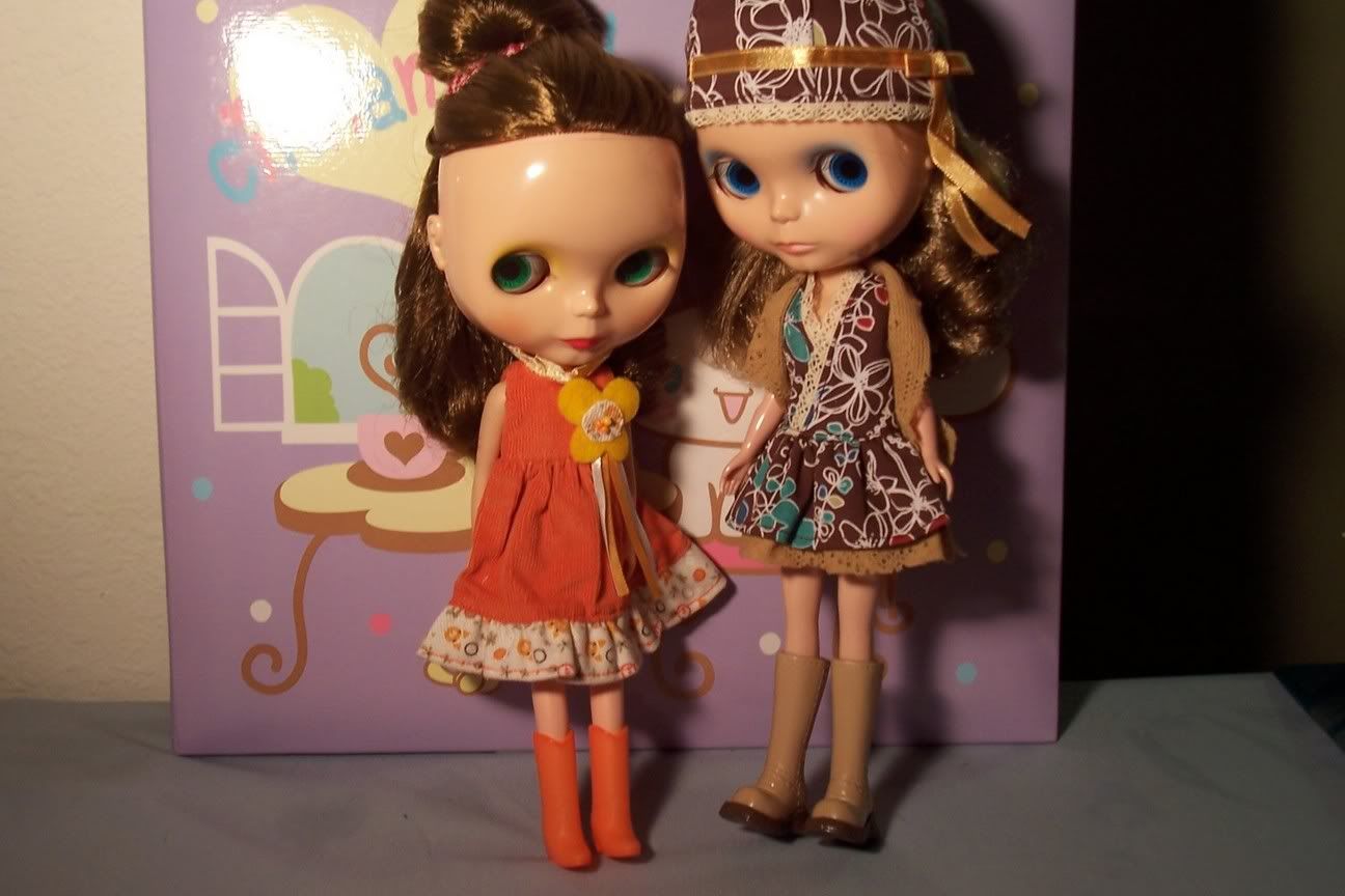 A:Long time no take pictures la....right sis??
ͧ: Yes ar...We just go in the new house ar...